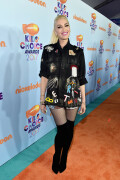 GwenStefani_2017KCA_BlackOutfit_HQPicsSpace_25269a9db5d8acbf838