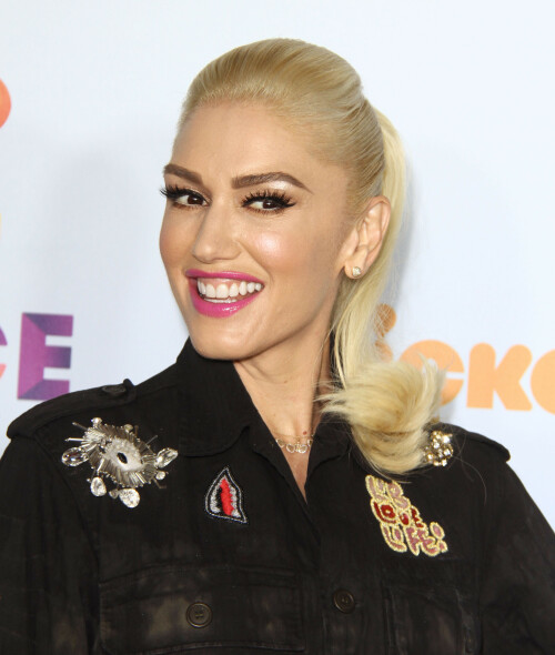 GwenStefani_2017KCA_BlackOutfit_HQPicsSpace_253f62f59475ad061cc.jpeg
