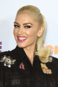 GwenStefani_2017KCA_BlackOutfit_HQPicsSpace_253f62f59475ad061cc