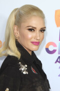 GwenStefani_2017KCA_BlackOutfit_HQPicsSpace_2553ce74b102242043b