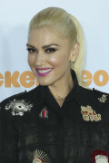 GwenStefani_2017KCA_BlackOutfit_HQPicsSpace_2576f5cdc8a837fe1