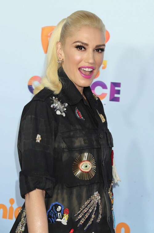GwenStefani_2017KCA_BlackOutfit_HQPicsSpace_25e9d21e6e48ec783f.jpeg