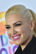 GwenStefani_2017KCA_BlackOutfit_HQPicsSpace_2621dbbdb94e8db073c