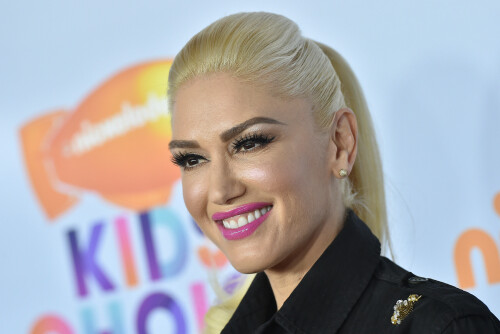 GwenStefani_2017KCA_BlackOutfit_HQPicsSpace_2651f34a8491040a74f.jpeg