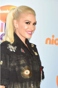 GwenStefani_2017KCA_BlackOutfit_HQPicsSpace_267465c06c8ba294eb0