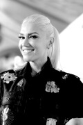 GwenStefani_2017KCA_BlackOutfit_HQPicsSpace_267d10880abae630da