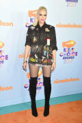 GwenStefani_2017KCA_BlackOutfit_HQPicsSpace_2686a5643a21951a3fc