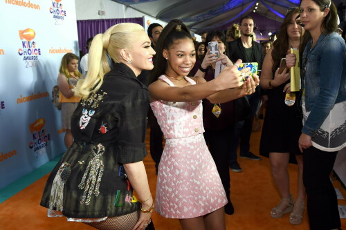 GwenStefani_2017KCA_BlackOutfit_HQPicsSpace_269e4e2f9f693a65f57.jpeg