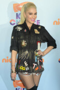GwenStefani_2017KCA_BlackOutfit_HQPicsSpace_27112145284f641c3f3