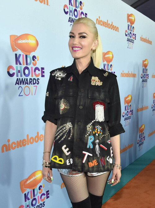 GwenStefani_2017KCA_BlackOutfit_HQPicsSpace_27e83f8562bcb77345.jpeg