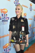 GwenStefani_2017KCA_BlackOutfit_HQPicsSpace_27e83f8562bcb77345