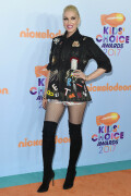 GwenStefani_2017KCA_BlackOutfit_HQPicsSpace_282127e7c21fc955bc7