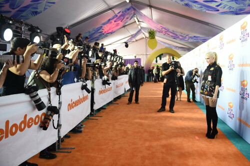 GwenStefani_2017KCA_BlackOutfit_HQPicsSpace_284f3b0f0f1b671d9a5.jpeg