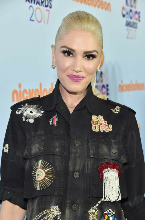 GwenStefani_2017KCA_BlackOutfit_HQPicsSpace_28707dc5e9e6eff7a15.jpeg