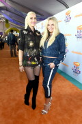 GwenStefani_2017KCA_BlackOutfit_HQPicsSpace_29021d4ec5c97bf916b