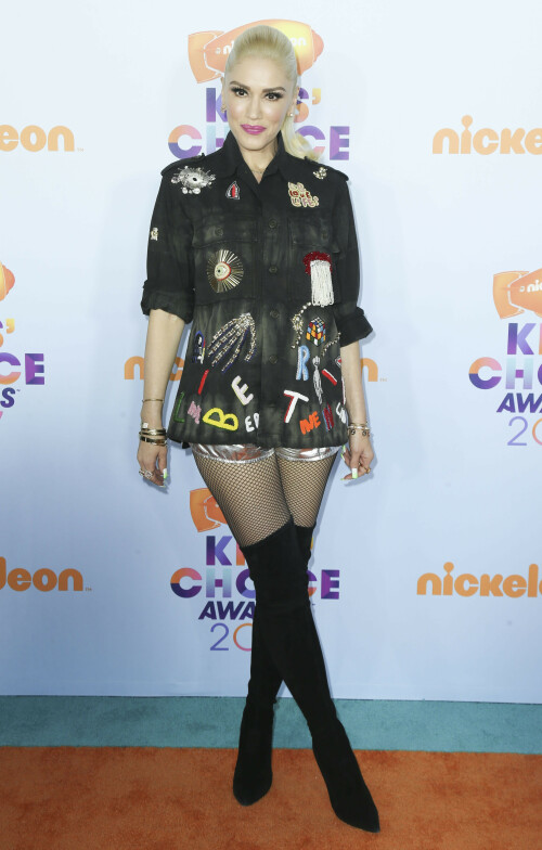GwenStefani_2017KCA_BlackOutfit_HQPicsSpace_295f297ed6c7fa8fd7b.jpeg