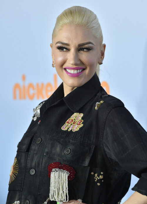 GwenStefani_2017KCA_BlackOutfit_HQPicsSpace_29620d9d562ad358dbf.jpeg