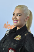 GwenStefani_2017KCA_BlackOutfit_HQPicsSpace_298a5f65b16f1c3b69f