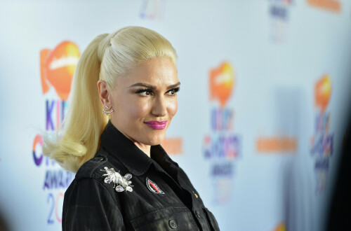 GwenStefani_2017KCA_BlackOutfit_HQPicsSpace_3031c777ad75a149ae6.jpeg