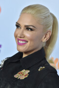GwenStefani_2017KCA_BlackOutfit_HQPicsSpace_305c44bb5d3b63a2185