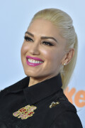 GwenStefani_2017KCA_BlackOutfit_HQPicsSpace_31010f4cc998a6d39a4