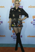 GwenStefani_2017KCA_BlackOutfit_HQPicsSpace_31284ab77b9641a91ef