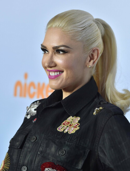 GwenStefani_2017KCA_BlackOutfit_HQPicsSpace_31584d21b2108f0e1d7.jpeg