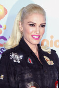 GwenStefani_2017KCA_BlackOutfit_HQPicsSpace_318bd95f4f2d077dc56