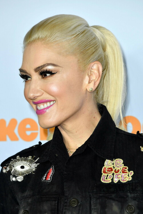 GwenStefani_2017KCA_BlackOutfit_HQPicsSpace_319c162b48ba546fc52.jpeg