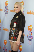 GwenStefani_2017KCA_BlackOutfit_HQPicsSpace_3211c50041228d7c9ab