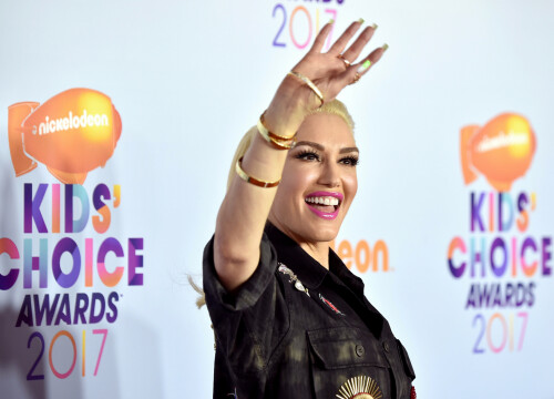 GwenStefani_2017KCA_BlackOutfit_HQPicsSpace_332226cfaab84dfb025.jpeg