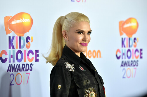 GwenStefani_2017KCA_BlackOutfit_HQPicsSpace_3377ba775ef669b6f50.jpeg