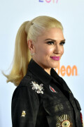 GwenStefani_2017KCA_BlackOutfit_HQPicsSpace_3377ba775ef669b6f50