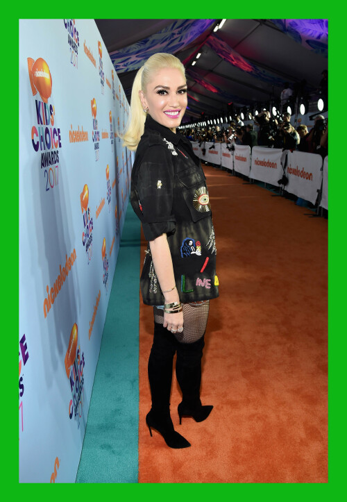 GwenStefani_2017KCA_BlackOutfit_HQPicsSpace_344bcff9ed751762739.jpeg
