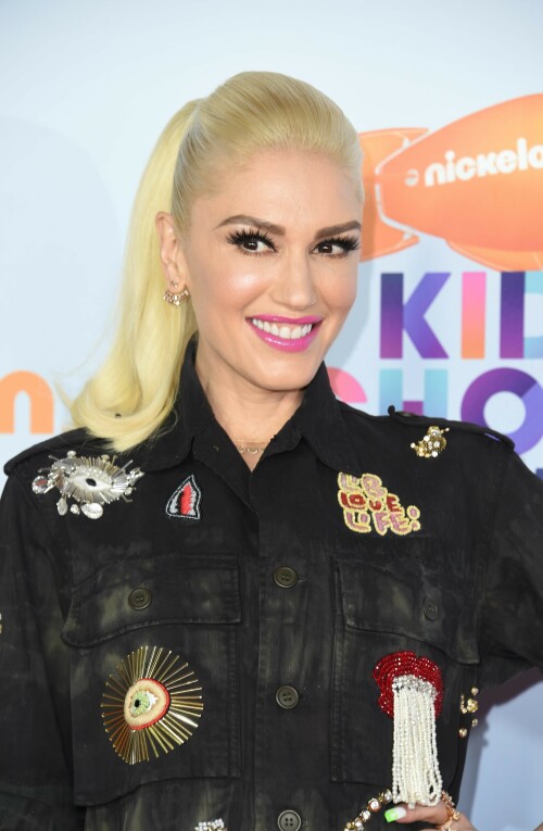GwenStefani_2017KCA_BlackOutfit_HQPicsSpace_3537ac3197ea89fadf6.jpeg