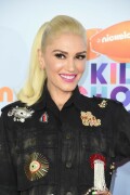 GwenStefani_2017KCA_BlackOutfit_HQPicsSpace_3537ac3197ea89fadf6