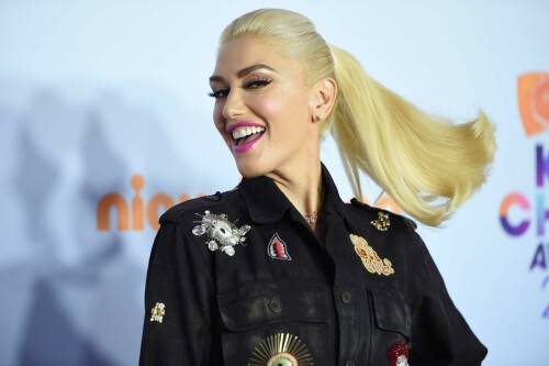 GwenStefani_2017KCA_BlackOutfit_HQPicsSpace_362a6e81e0c6f6782ca.jpeg