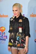 GwenStefani_2017KCA_BlackOutfit_HQPicsSpace_3647763d546b0f3094d