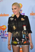 GwenStefani_2017KCA_BlackOutfit_HQPicsSpace_365dde17ca64a3dca33