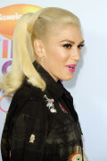 GwenStefani_2017KCA_BlackOutfit_HQPicsSpace_369ce964bbbd09433b9