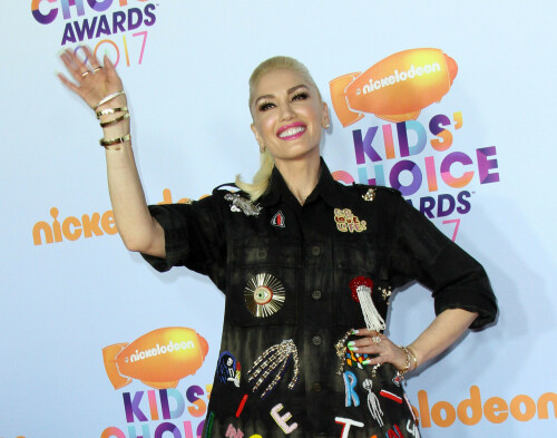 GwenStefani_2017KCA_BlackOutfit_HQPicsSpace_37080e858106425ea0c.jpeg