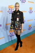 GwenStefani_2017KCA_BlackOutfit_HQPicsSpace_3814cc5ad0ec82cd901