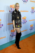 GwenStefani_2017KCA_BlackOutfit_HQPicsSpace_38278d8bdba12471f20