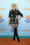 GwenStefani_2017KCA_BlackOutfit_HQPicsSpace_399141c843a38d2258