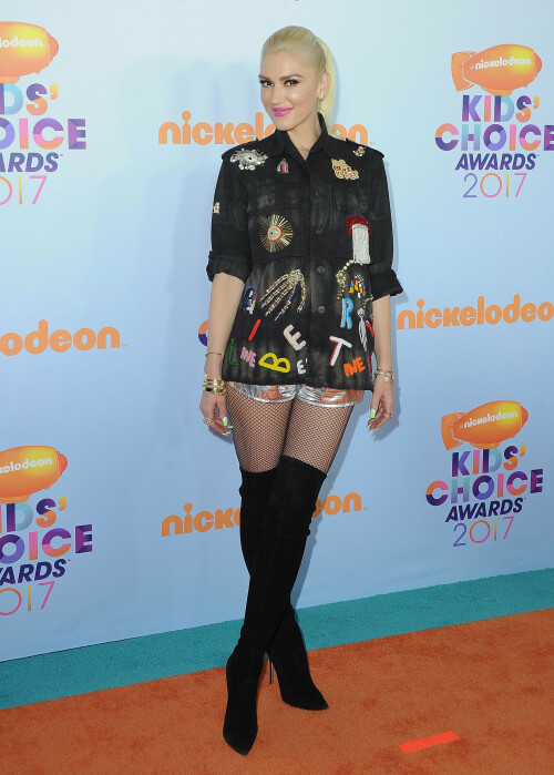 GwenStefani_2017KCA_BlackOutfit_HQPicsSpace_603a6671a58a3b4fe1.jpeg