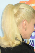 GwenStefani_2017KCA_BlackOutfit_HQPicsSpace_62a84466e5d1d8986b