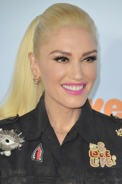 GwenStefani_2017KCA_BlackOutfit_HQPicsSpace_664698277d9825b6a4.jpeg