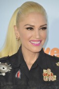 GwenStefani_2017KCA_BlackOutfit_HQPicsSpace_664698277d9825b6a4