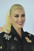 GwenStefani_2017KCA_BlackOutfit_HQPicsSpace_69370944e844b234d8
