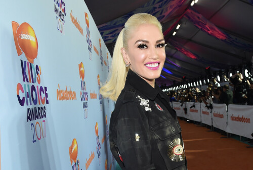 GwenStefani_2017KCA_BlackOutfit_HQPicsSpace_6ee5126a5f6ab3dff.jpeg